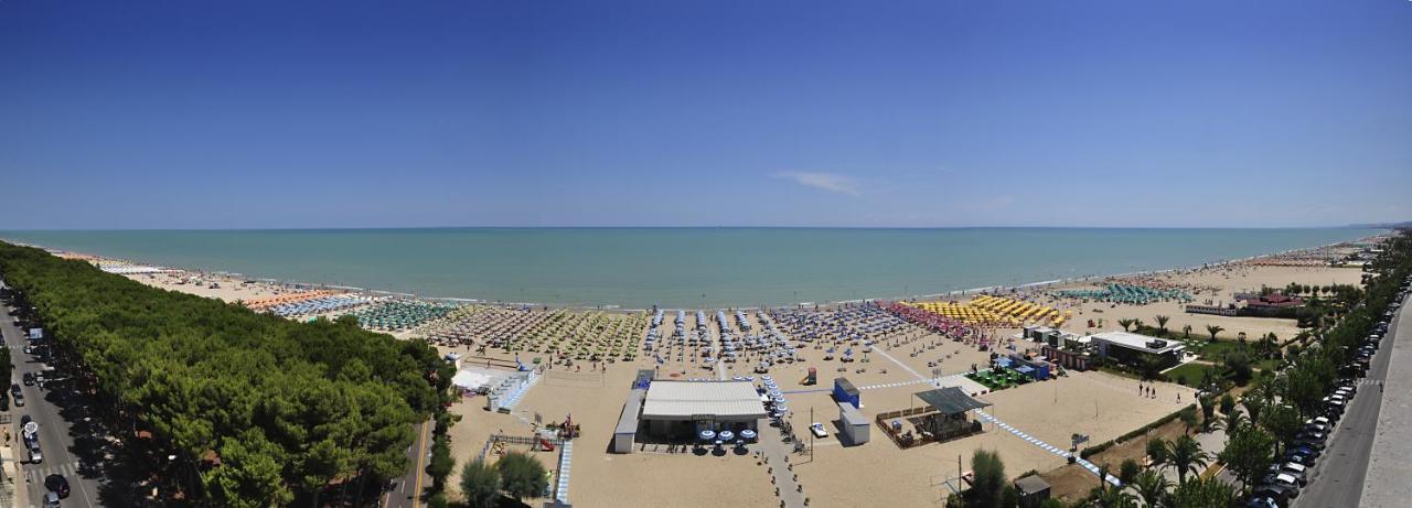Ostello La Stazione Alba Adriatica Exteriör bild